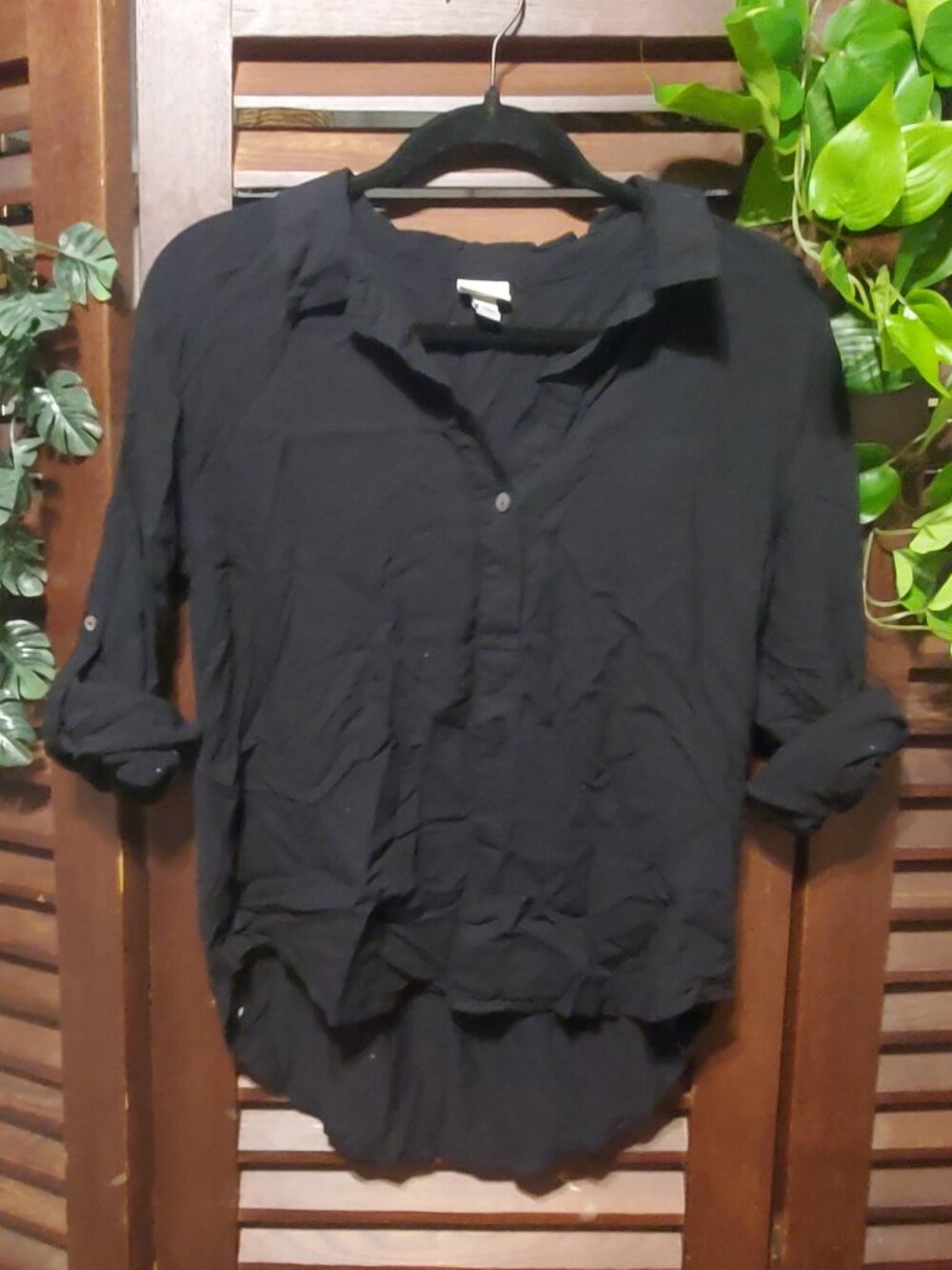 Black High-Low 3/4 Roll-Tab Sleeve Button-Down Shirt